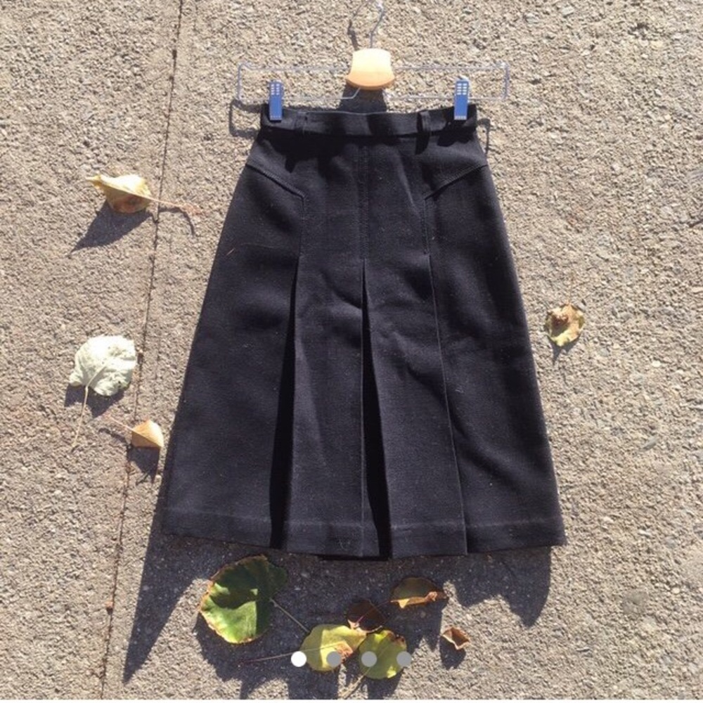 Vintage wool skirt!